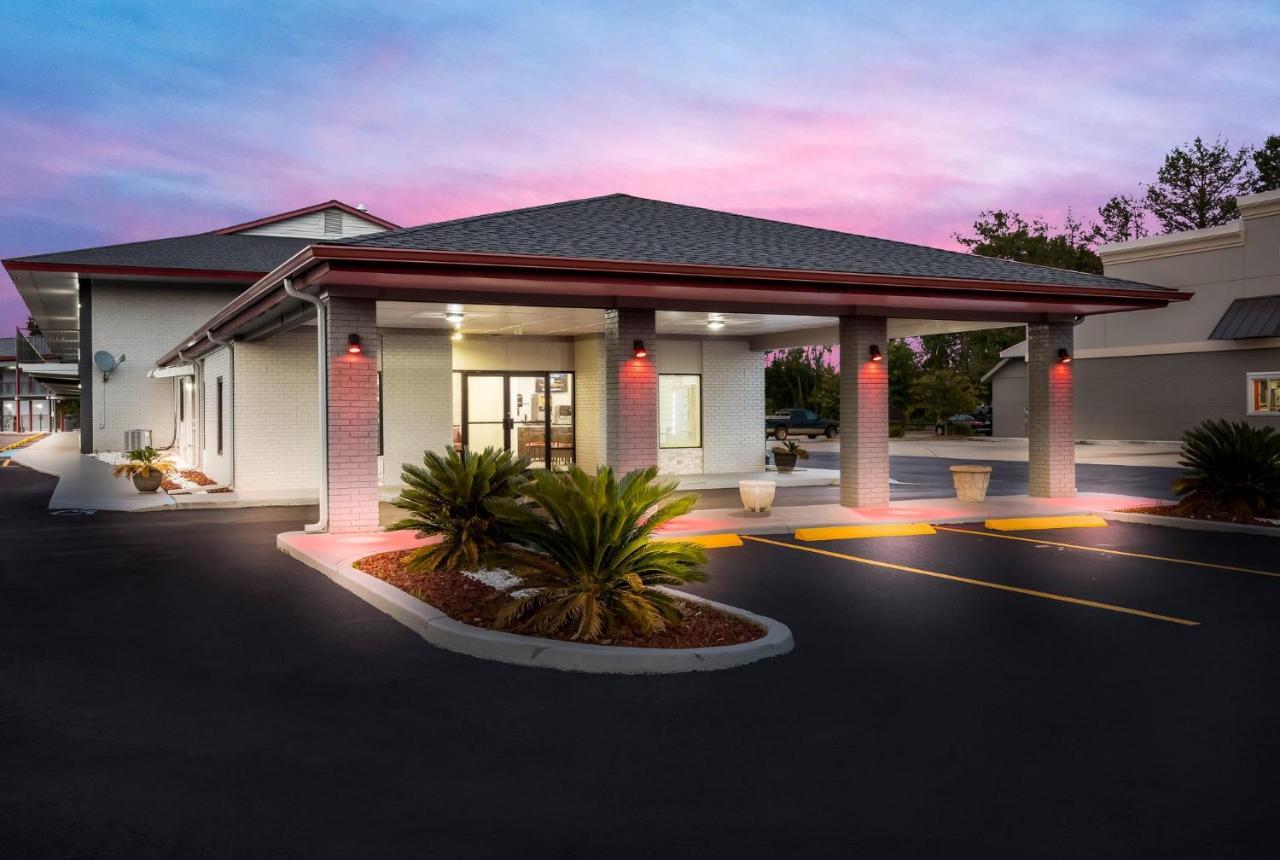 Red Roof Inn & Suites Thomasville Esterno foto